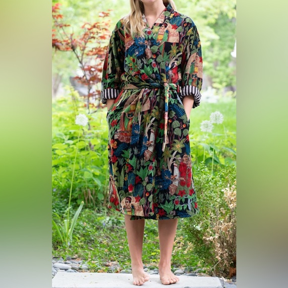 Velvet Robe fully lined - Picture 2 of 8